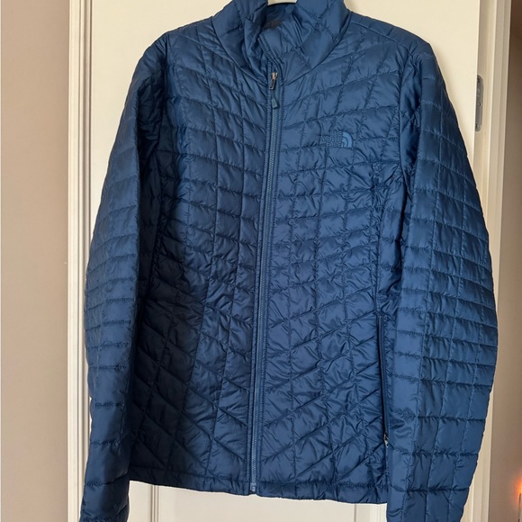 Excellent used condition…The North Face Blue thermoball Jacket - Picture 1 of 2